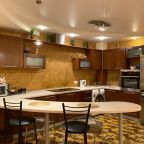 Жильё полностью ваше, Апартаменты Студия в центре с джакузи