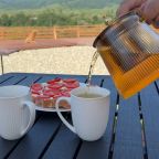 Объект находится в горах, Глэмпинг Терраса