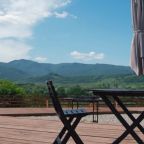 Вид на реку Белую и на горы, Глэмпинг Терраса