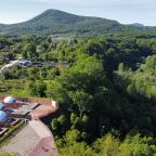 Вид на горы Фишт и Тризубец, Глэмпинг Терраса