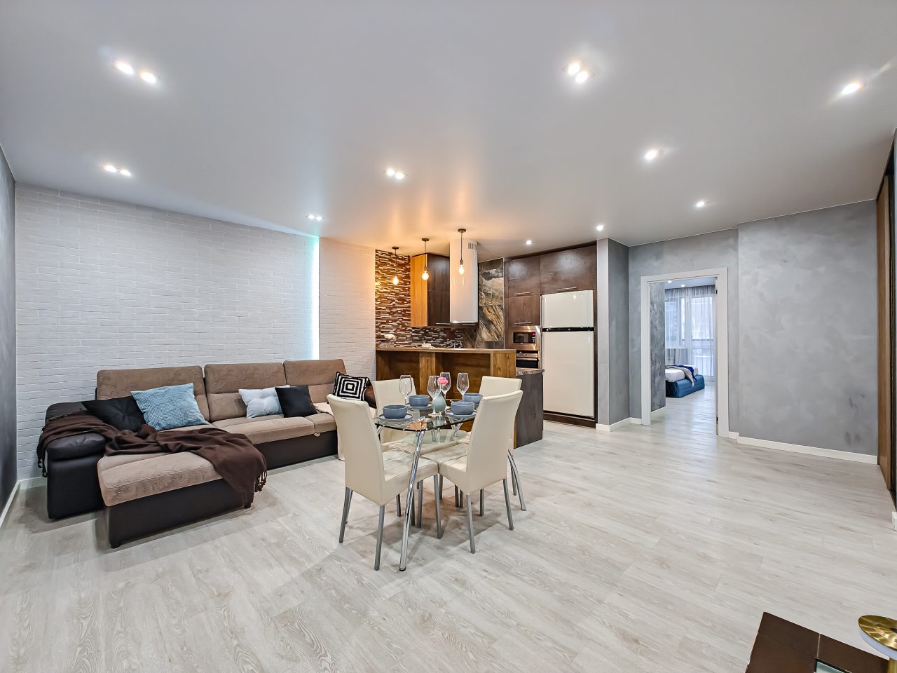 Апартаменты (Atmosfera Sna. Масштабная двухкомнатная с кроватью super king-size в ЖК Дождь), Апартаменты Atmosfera Sna Красноярская улица, 107