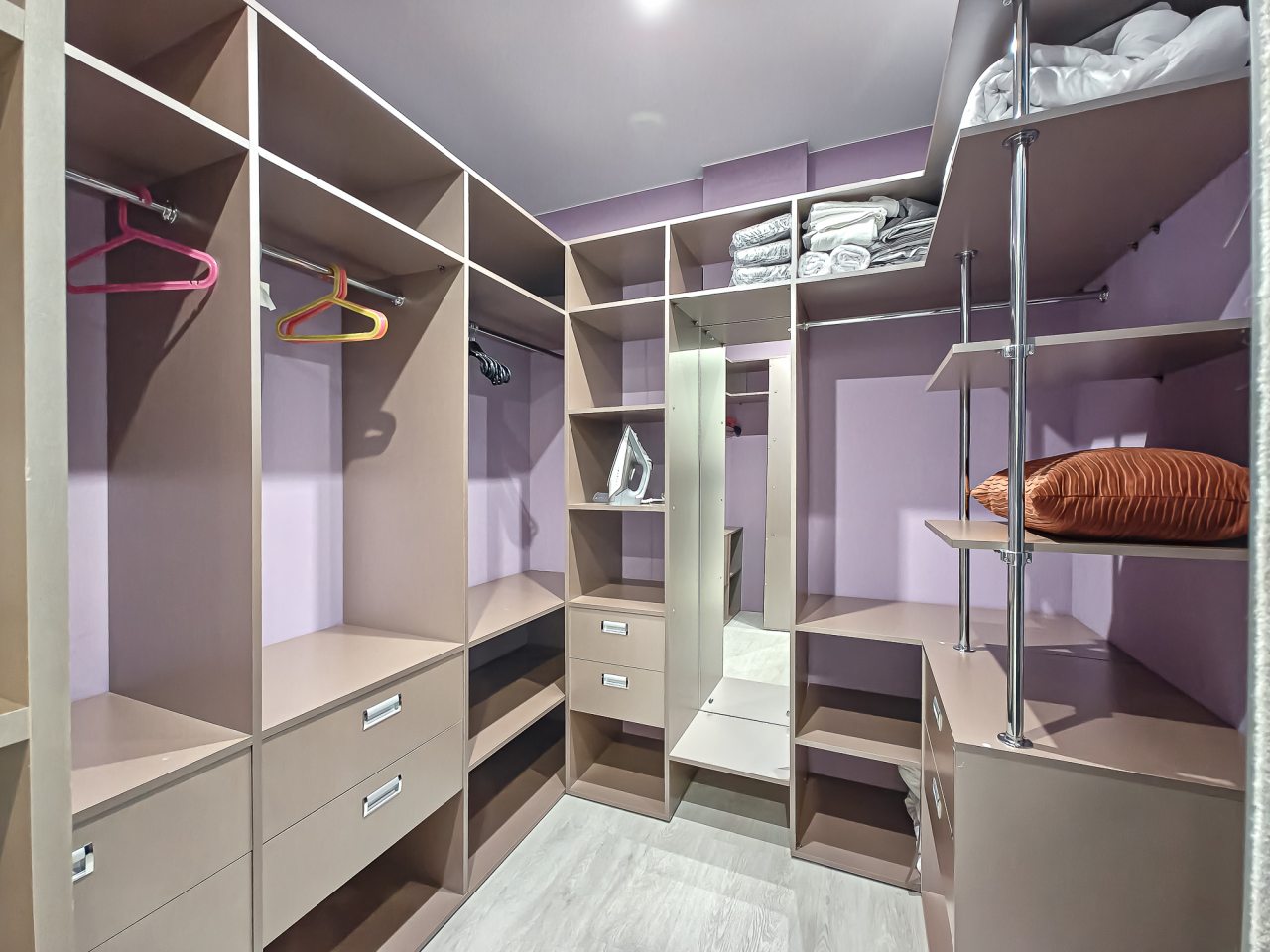 Апартаменты (Atmosfera Sna. Масштабная двухкомнатная с кроватью super king-size в ЖК Дождь), Апартаменты Atmosfera Sna Красноярская улица, 107