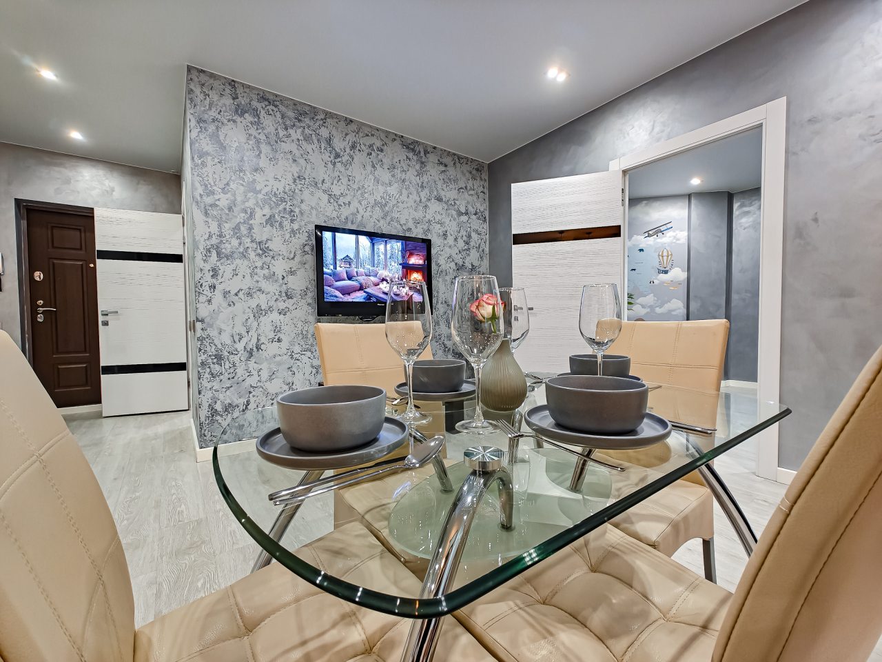 Апартаменты (Atmosfera Sna. Масштабная двухкомнатная с кроватью super king-size в ЖК Дождь), Апартаменты Atmosfera Sna Красноярская улица, 107