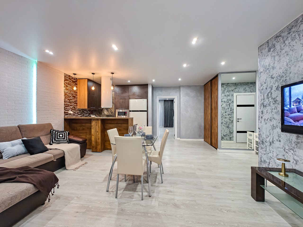 Апартаменты (Atmosfera Sna. Масштабная двухкомнатная с кроватью super king-size в ЖК Дождь), Апартаменты Atmosfera Sna Красноярская улица, 107