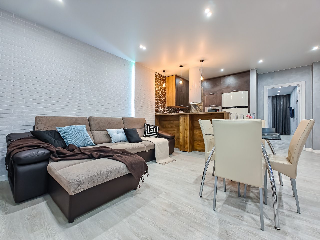 Апартаменты (Atmosfera Sna. Масштабная двухкомнатная с кроватью super king-size в ЖК Дождь), Апартаменты Atmosfera Sna Красноярская улица, 107