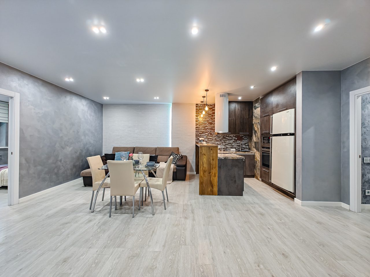 Апартаменты (Atmosfera Sna. Масштабная двухкомнатная с кроватью super king-size в ЖК Дождь), Апартаменты Atmosfera Sna Красноярская улица, 107