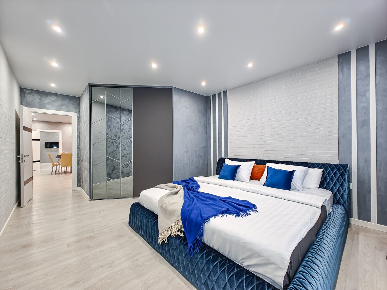 Апартаменты (Atmosfera Sna. Масштабная двухкомнатная с кроватью super king-size в ЖК Дождь), Апартаменты Atmosfera Sna Красноярская улица, 107