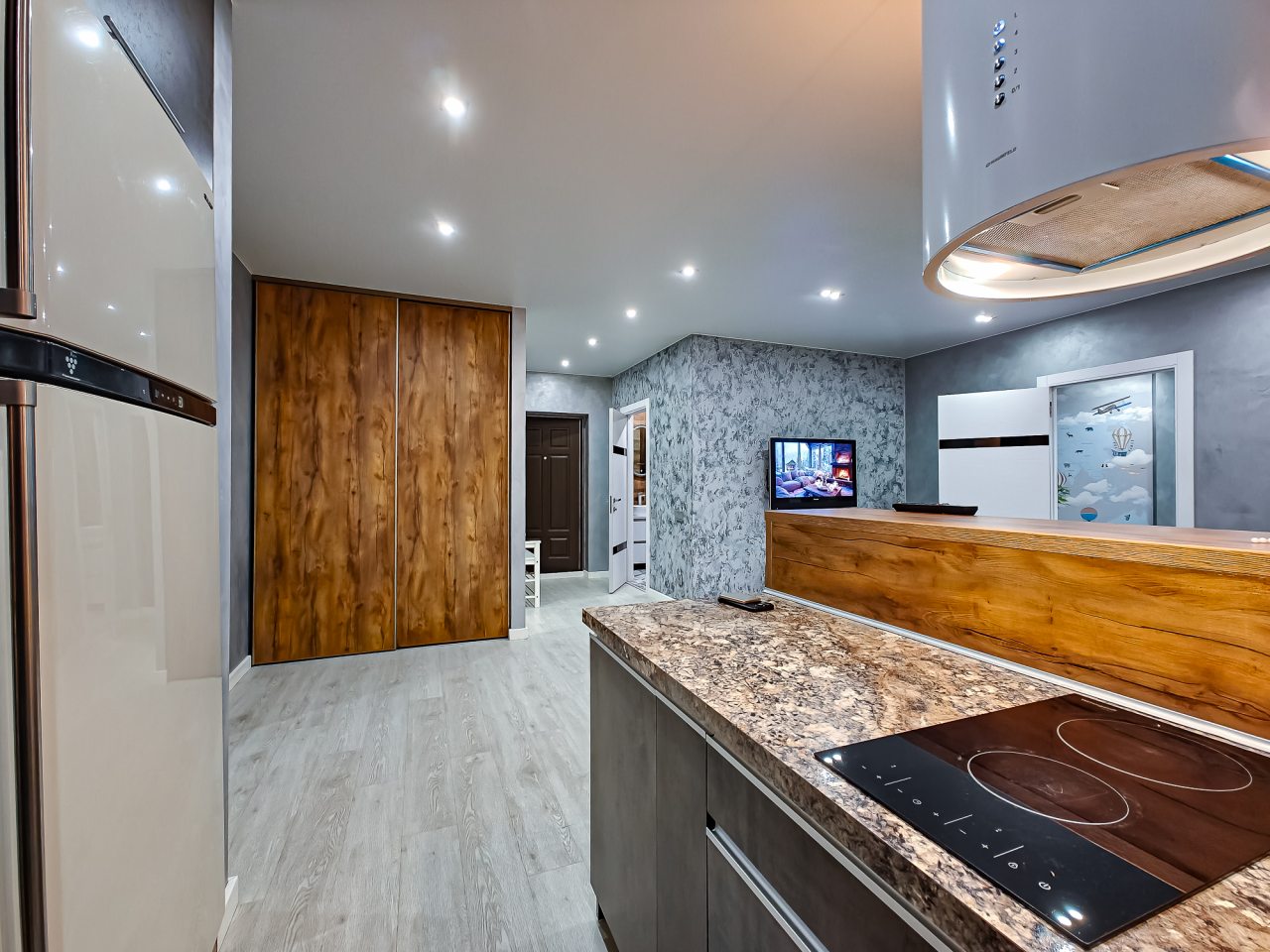 Апартаменты (Atmosfera Sna. Масштабная двухкомнатная с кроватью super king-size в ЖК Дождь), Апартаменты Atmosfera Sna Красноярская улица, 107