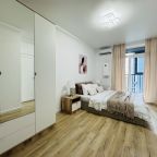 De Luxe (Светлая евродвушка в новом деловом центре города), Апартаменты Атмосфера сна на Московской 75