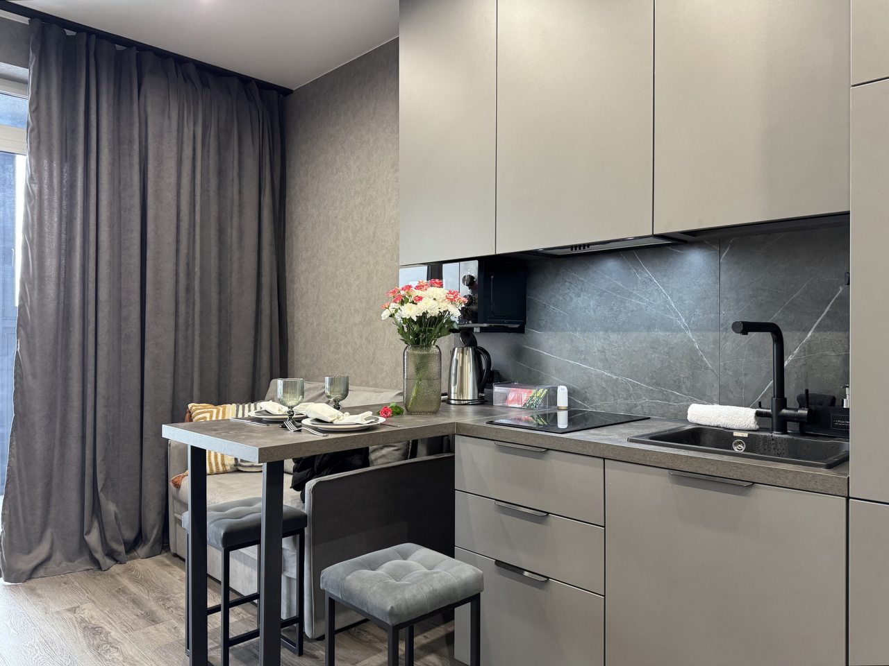 Студио (Современная квартира в новом деловом центре Новосибирска), Апартаменты Атмосфера сна на Московской 75