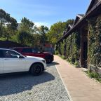 Бесплатная индивидуальная парковка на территории, Апарт-отель Альпина Хутор