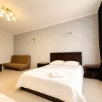 Апартаменты (Энергетиков 16, кв 170), Апартаменты Хом-Сити
