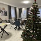 В холле установили Новогоднюю елку