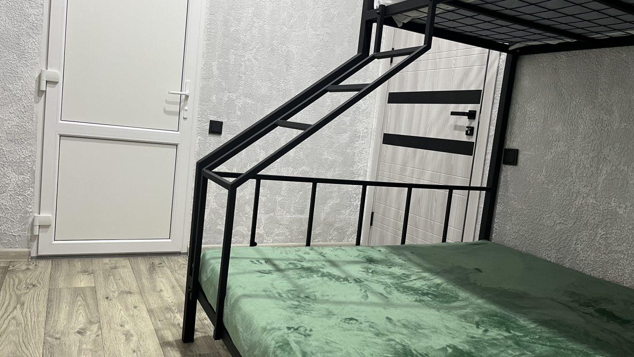 Трёхместный и более (Трехместный семейный номер), Хостел Comeback Саратов