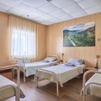 Четырехместный (Дружная компания), Гостевой дом Зеленый