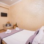 Трёхместный и более (Стандарт 3-местный с двуспальной кроватью и балконом), Отель Джульетта