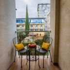 Трёхместный и более (Стандарт 3-местный с двуспальной кроватью и балконом), Отель Джульетта