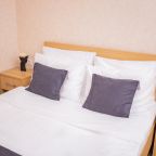 Трёхместный и более (Стандарт 3-местный с двуспальной кроватью и балконом), Отель Джульетта