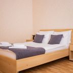 Трёхместный и более (Стандарт 3-местный с двуспальной кроватью и балконом), Отель Джульетта