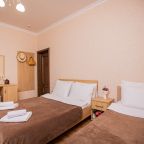 Трёхместный и более (Стандарт 3-местный с двуспальной и односпальной кроватью и балконом), Отель Джульетта