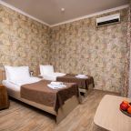 Трёхместный и более (Стандарт 3-местный с двумя раздельными кроватями и балконом), Отель Джульетта