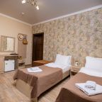 Трёхместный и более (Стандарт 3-местный с двумя раздельными кроватями и балконом), Отель Джульетта