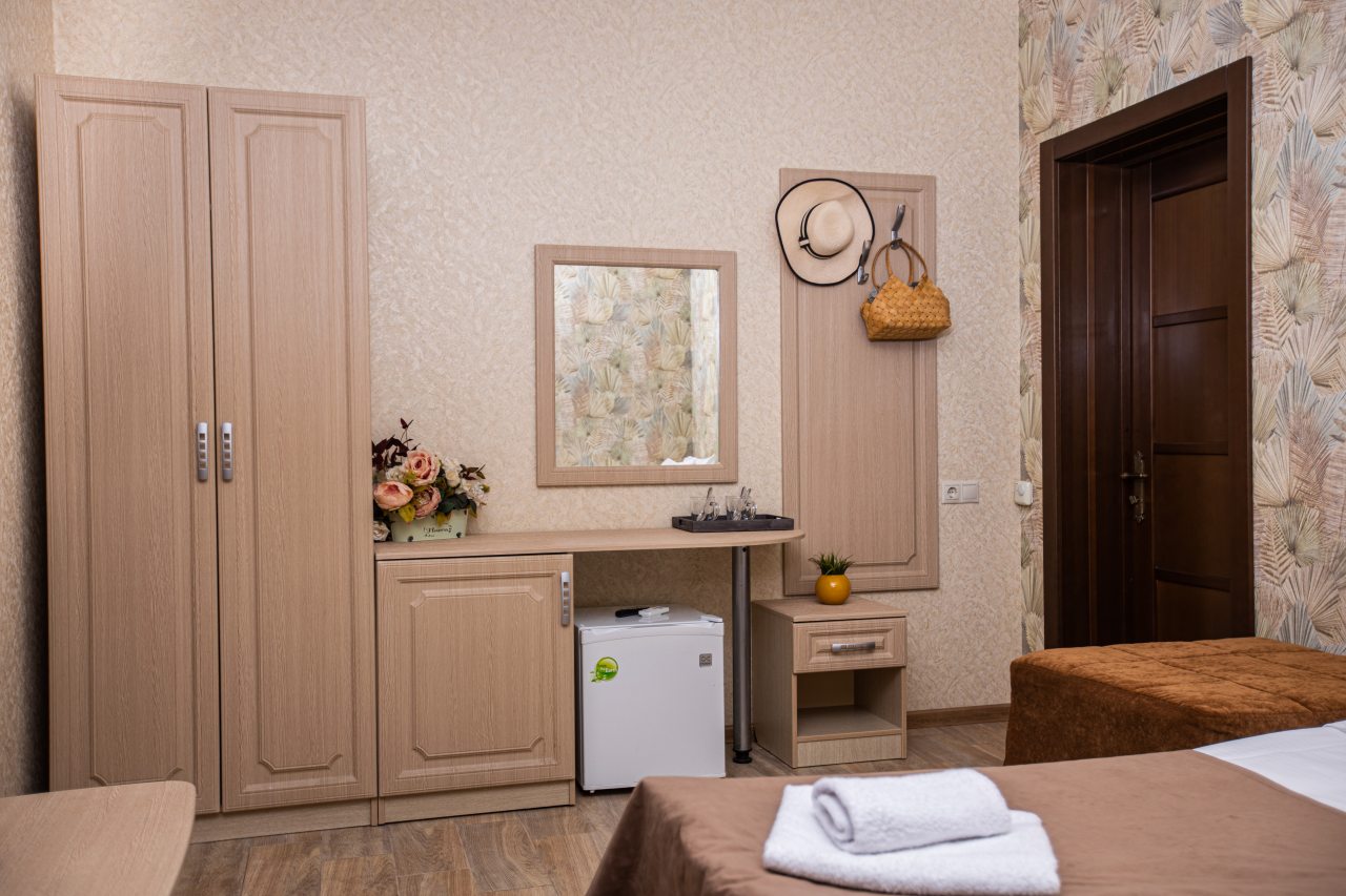 Трёхместный и более (Стандарт 3-местный с двумя раздельными кроватями и балконом), Отель Джульетта