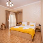 Трёхместный и более (Стандарт 4-местный с двуспальной кроватью и балконом), Отель Джульетта