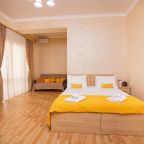 Трёхместный и более (Стандарт 4-местный с двуспальной кроватью и балконом), Отель Джульетта