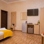 Трёхместный и более (Стандарт 4-местный с двуспальной кроватью и балконом), Отель Джульетта