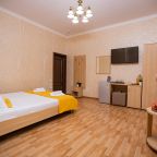 Трёхместный и более (Стандарт 4-местный с двуспальной кроватью и балконом), Отель Джульетта