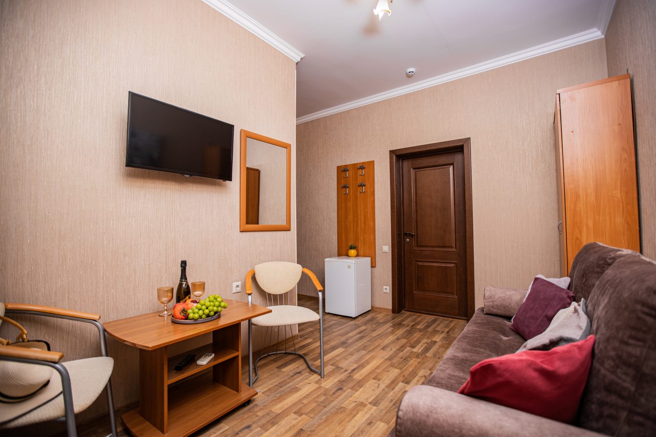 Трёхместный и более (Семейный двухкомнатный до 4 гостей с балконом), Отель Джульетта