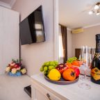 Четырехместный (Стандарт 4-местный с двуспальной и односпальной кроватями и балконом), Отель Джульетта