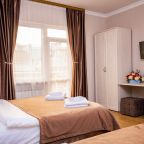 Четырехместный (Стандарт 4-местный с двуспальной и односпальной кроватями и балконом), Отель Джульетта