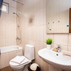 Четырехместный (Стандарт 4-местный с двуспальной и односпальной кроватями и балконом), Отель Джульетта