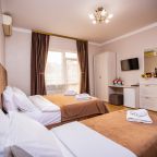 Четырехместный (Стандарт 4-местный с двуспальной и односпальной кроватями и балконом), Отель Джульетта