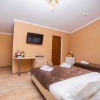 Четырехместный (Комфорт 4-местный с двуспальной и односпальной кроватями с террасой), Отель Джульетта