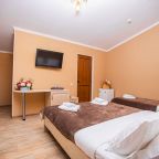 Четырехместный (Комфорт 4-местный с двуспальной и односпальной кроватями с террасой), Отель Джульетта