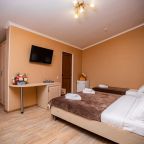 Четырехместный (Комфорт 4-местный с двуспальной и односпальной кроватями с террасой), Отель Джульетта