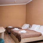 Четырехместный (Комфорт 4-местный с двуспальной и односпальной кроватями с террасой), Отель Джульетта