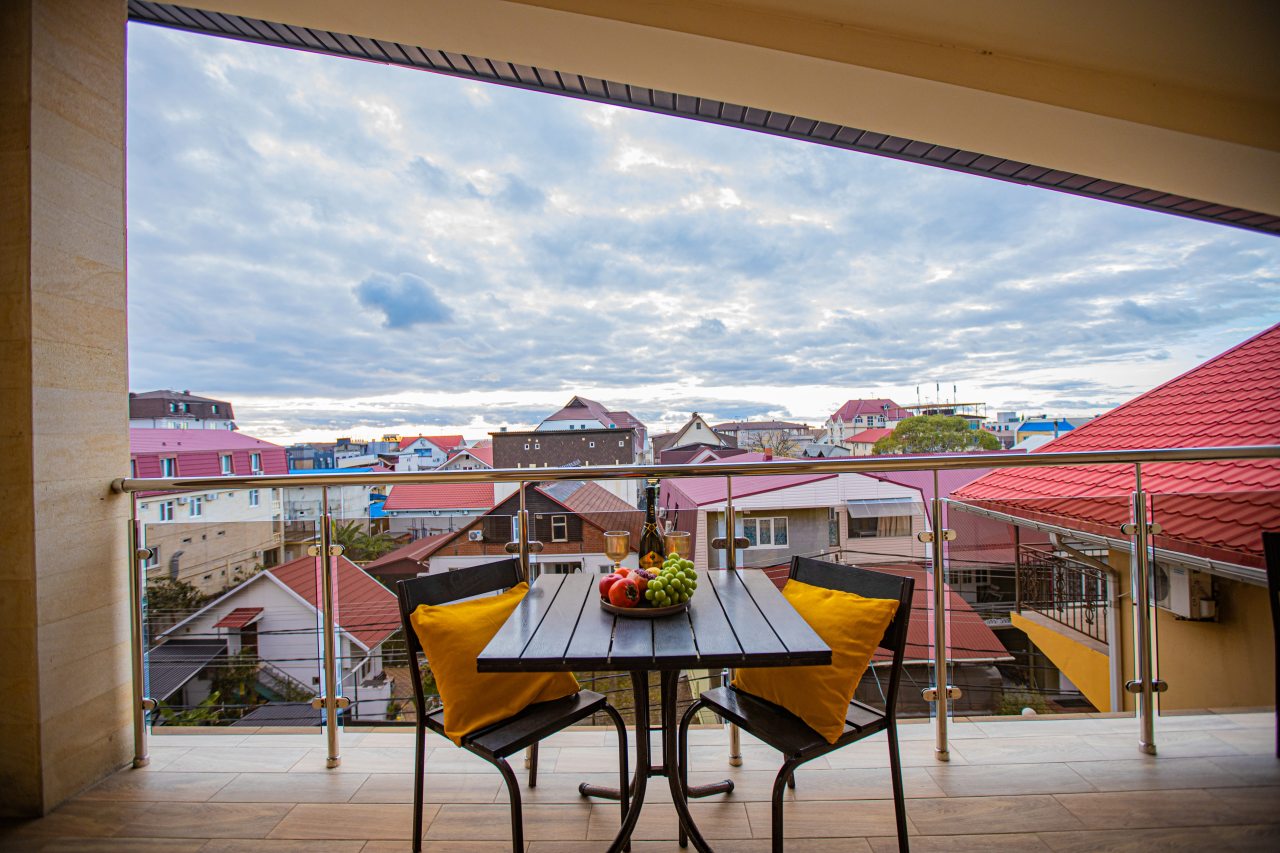 Четырехместный (Комфорт 4-местный с двуспальной и односпальной кроватями с террасой), Отель Джульетта