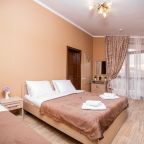 Четырехместный (Комфорт 4-местный с двуспальной и односпальной кроватями с террасой), Отель Джульетта