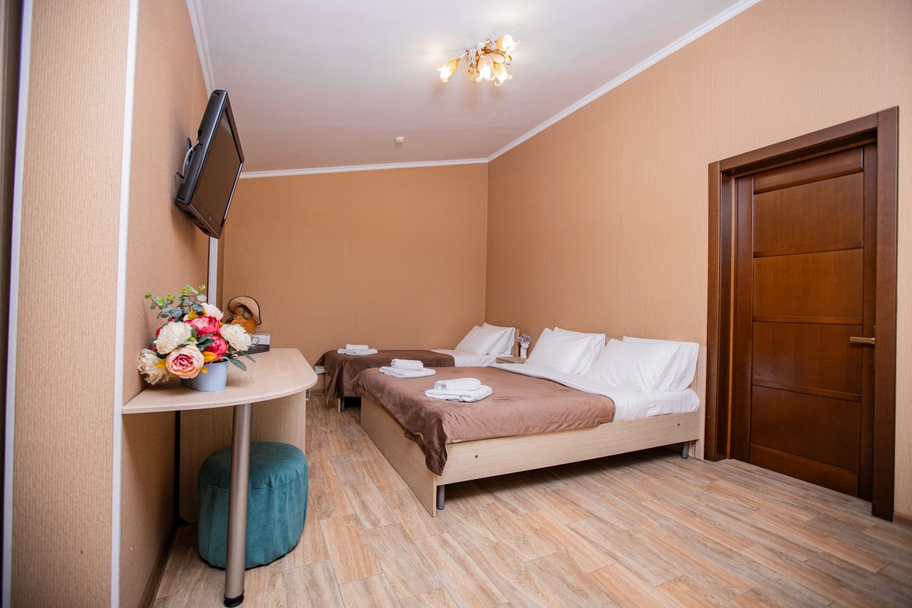 Четырехместный (Комфорт 4-местный с двуспальной и односпальной кроватями с террасой), Отель Джульетта