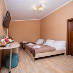 Четырехместный (Комфорт 4-местный с двуспальной и односпальной кроватями с террасой), Отель Джульетта