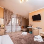 Четырехместный (Комфорт 4-местный с двуспальной и односпальной кроватями с террасой), Отель Джульетта