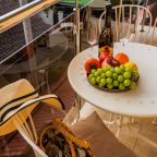 Пятиместный (Стандарт 5-местный с двуспальной и односпальной кроватями и балконом), Отель Джульетта