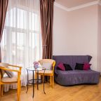 Пятиместный (Стандарт 5-местный с двуспальной и односпальной кроватями и балконом), Отель Джульетта