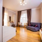 Пятиместный (Стандарт 5-местный с двуспальной и односпальной кроватями и балконом), Отель Джульетта