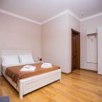 Пятиместный (Стандарт 5-местный с двуспальной и односпальной кроватями и балконом), Отель Джульетта