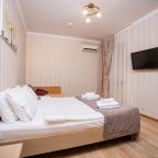 Пятиместный (Комфорт двухкомнатный с гардеробной и балконом до 5 гостей), Отель Джульетта